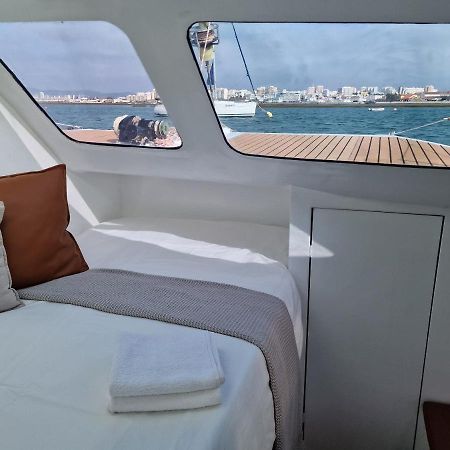 Barco Casa Catamara Sleepandboat Hotel Фаро Екстериор снимка