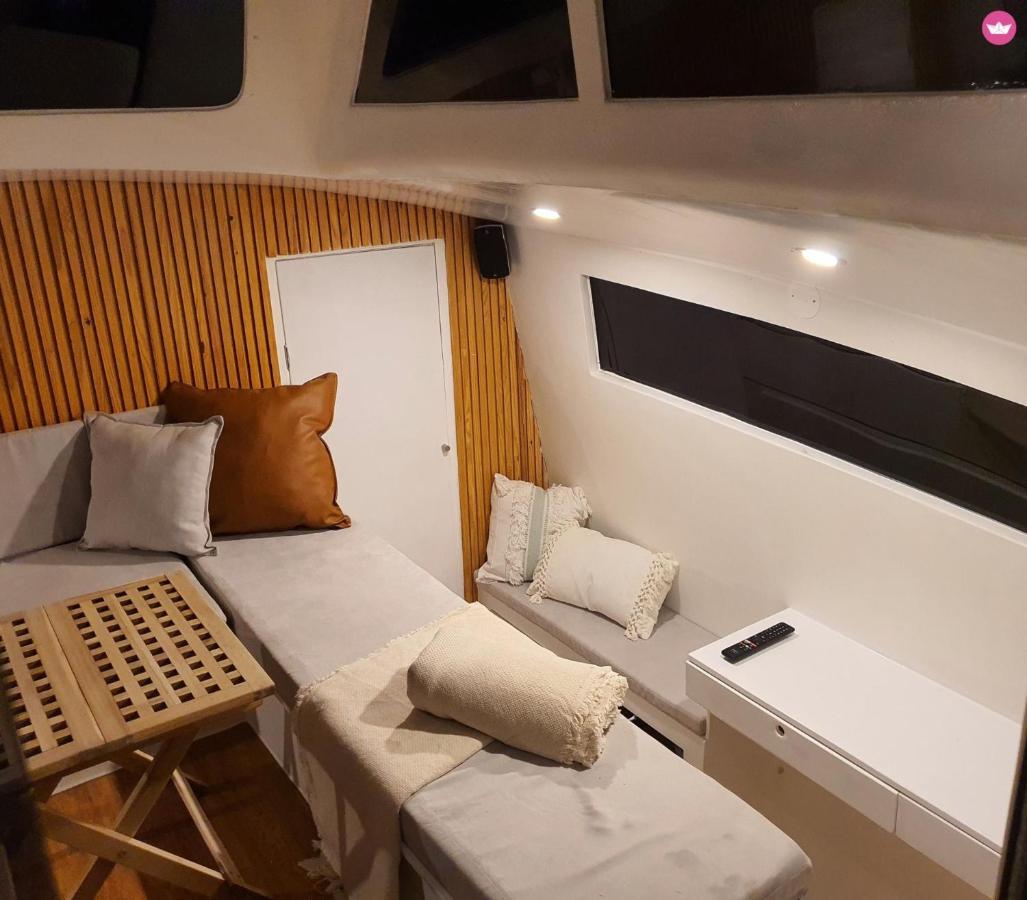 Barco Casa Catamara Sleepandboat Hotel Фаро Екстериор снимка