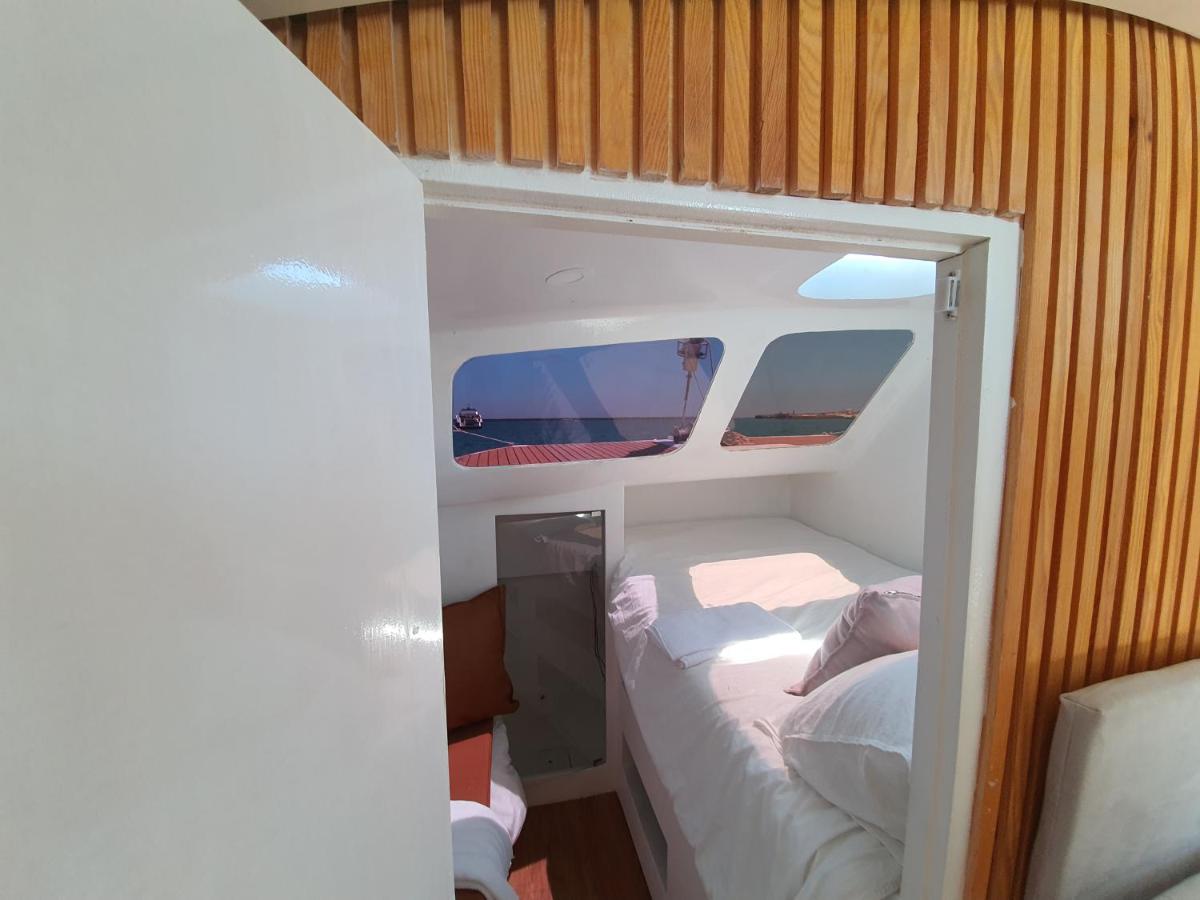 Barco Casa Catamara Sleepandboat Hotel Фаро Екстериор снимка
