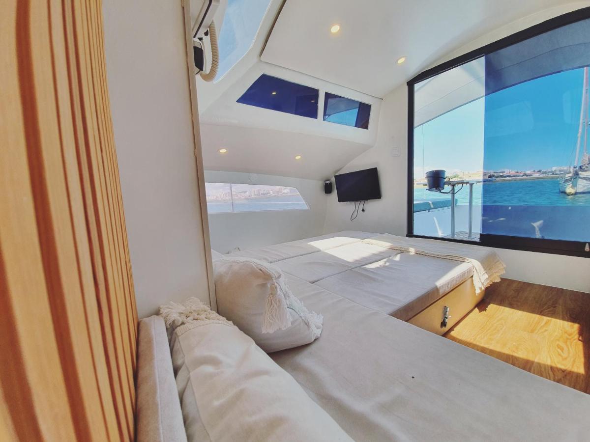 Barco Casa Catamara Sleepandboat Hotel Фаро Екстериор снимка