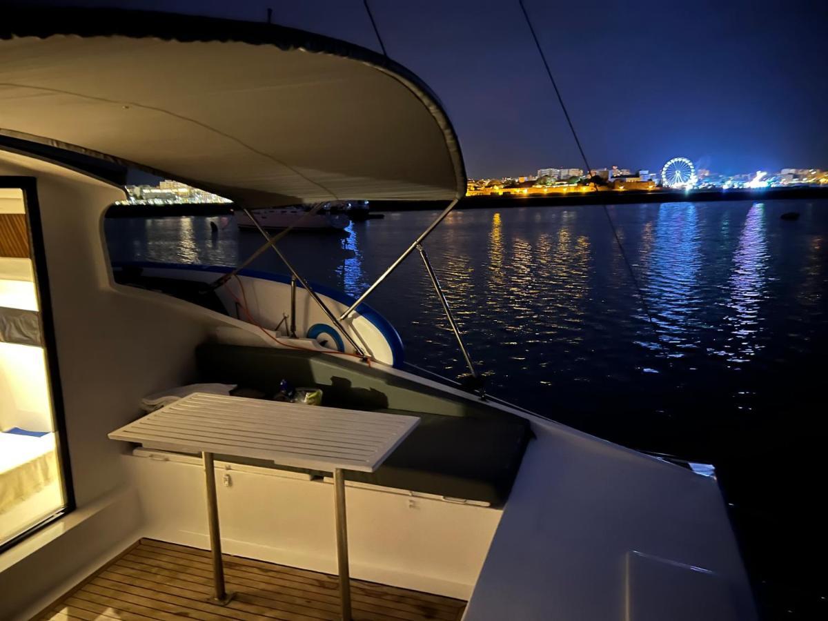 Barco Casa Catamara Sleepandboat Hotel Фаро Екстериор снимка