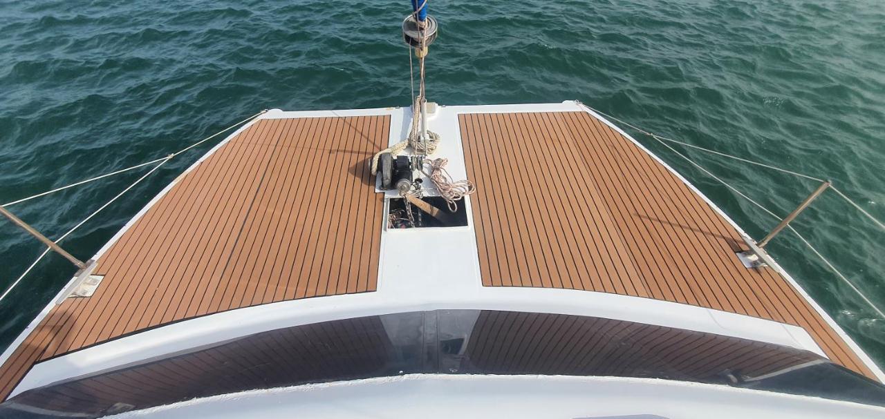 Barco Casa Catamara Sleepandboat Hotel Фаро Екстериор снимка